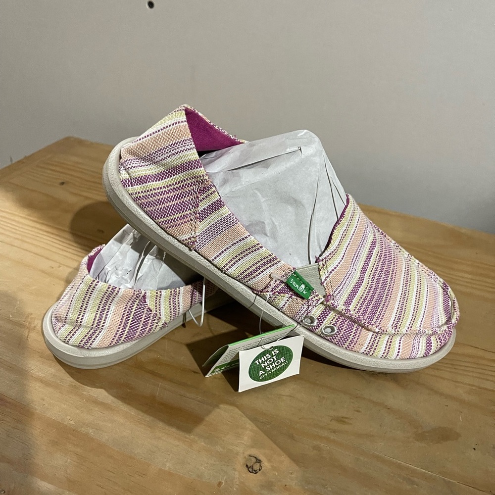 Women’s Sanuk slip on shoes
